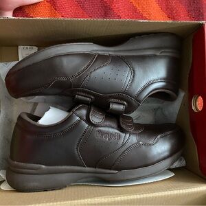 New Propet Men's Dark Brown Sneakers size 9 extra extra wide (5E)